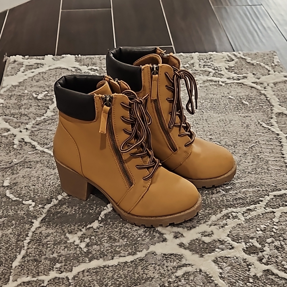Women's boots by Zigisoho